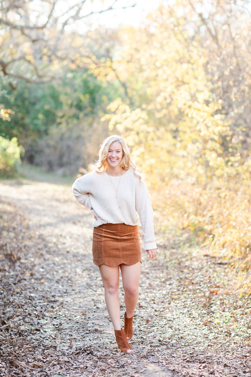 Jacey | A Hill Country Fall Senior Session | Austin Senior Portrait ...